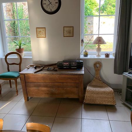 Busset Liages Situe Dans Le Bourbonnais 1 Chambres Lit Double Et Un Clic Clac 외부 사진