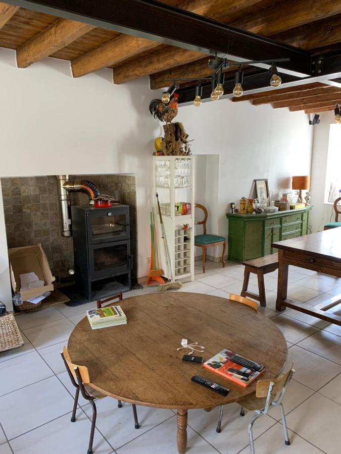 Busset Liages Situe Dans Le Bourbonnais 1 Chambres Lit Double Et Un Clic Clac 외부 사진